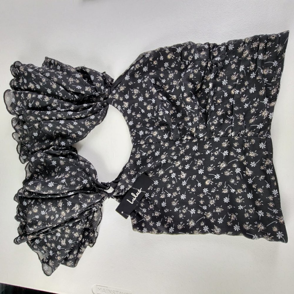 Lulu's Miya Ruffle Short Sleeve Crop Top Women's M Black Floral Zip Back Lined - Picture 6 of 10